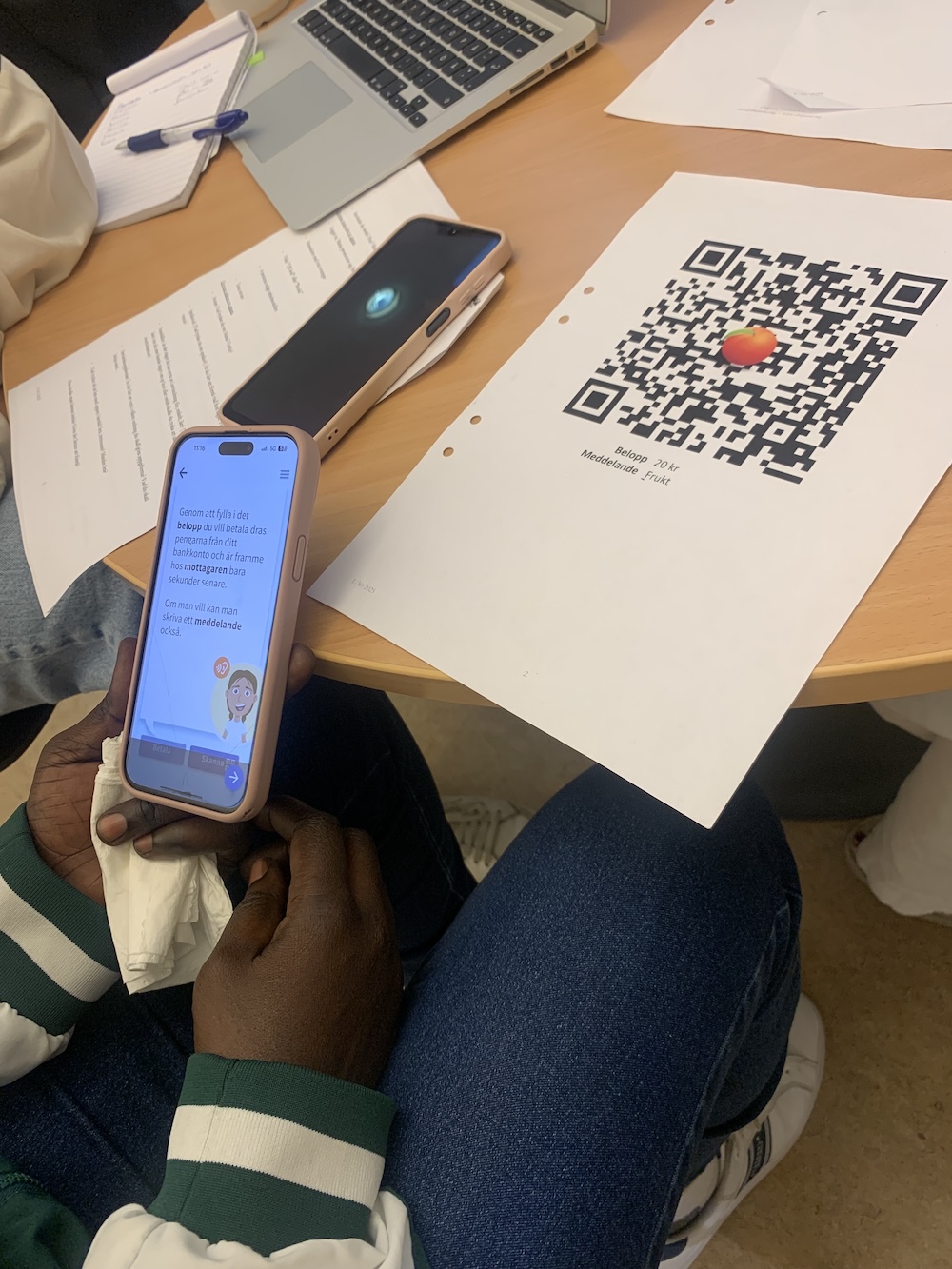 Att stärka digital kompetens för nyanlända, första utvärderingen genomförd